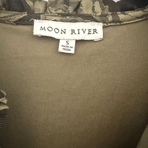 Moon River Green Floral Long Sleeve Midi Dress Size Small - Picture 4 of 7